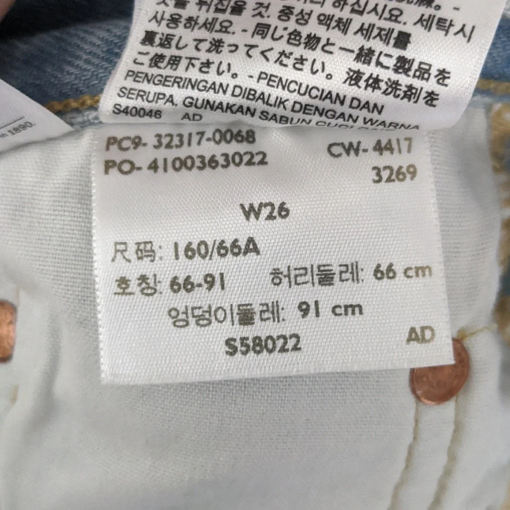 Levi's cutoff shorts. Size 26. - Picture 3 of 3